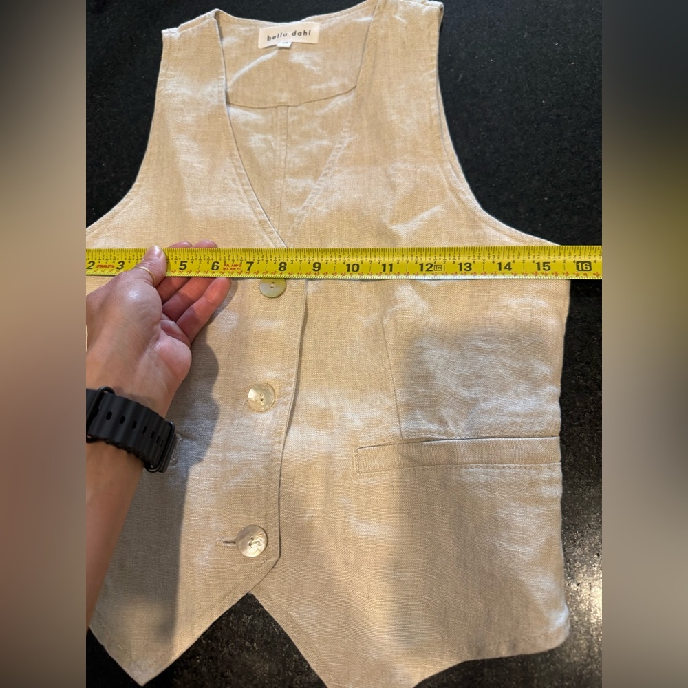 Bella Dahl
Linen Cinch Back Vest - Picture 10 of 13